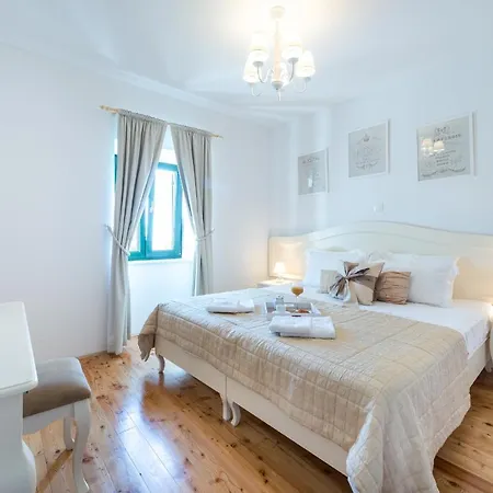 Marojica Villa *