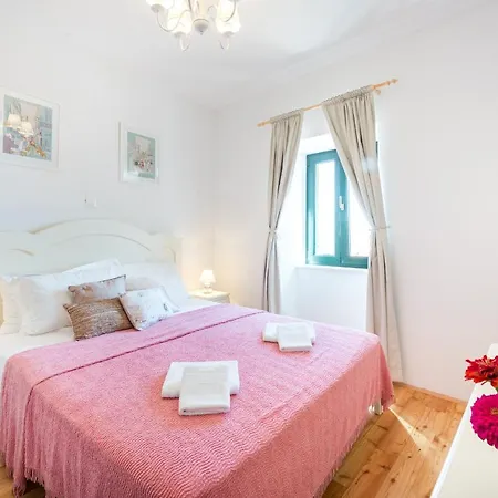 Marojica Villa *