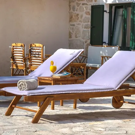 Marojica Villa *